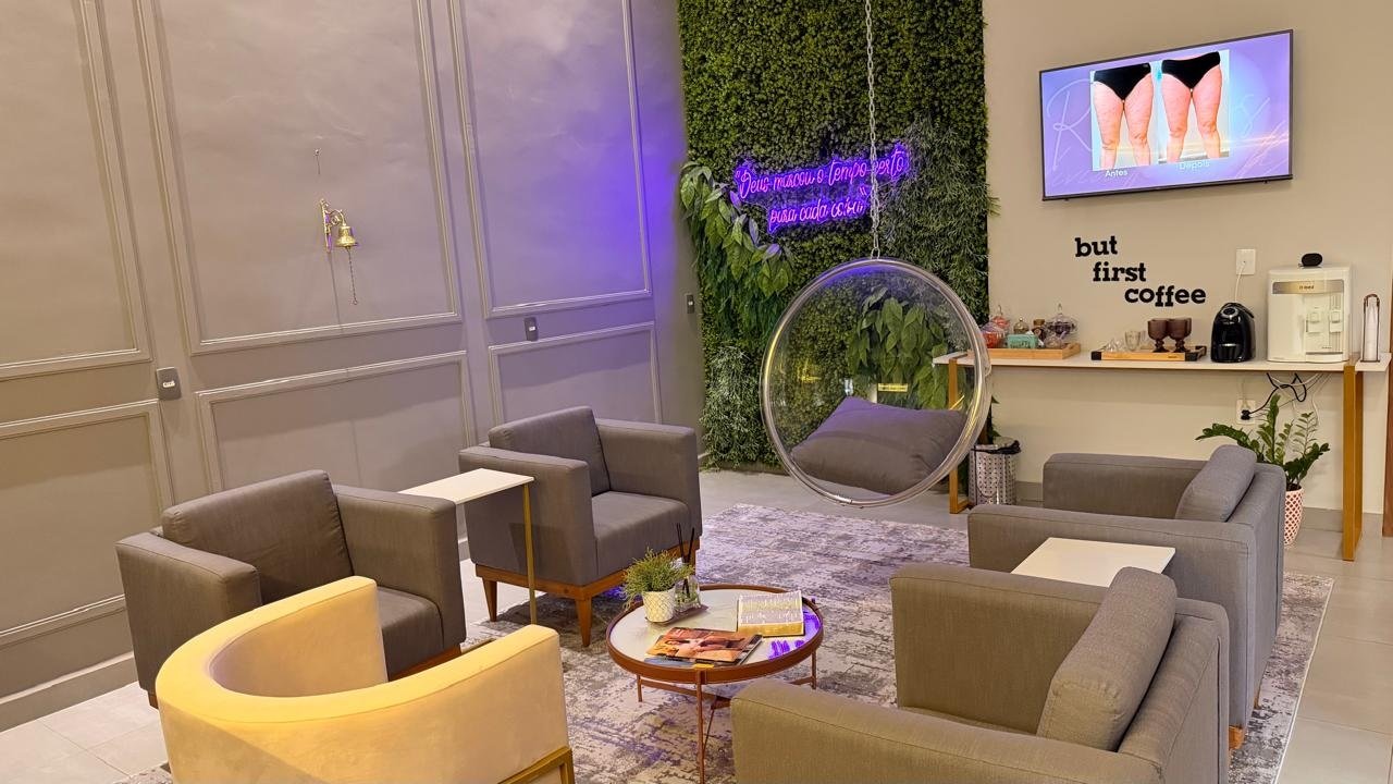 Recepção acolhedora e moderna da Clínica Slim2Life Rio Preto